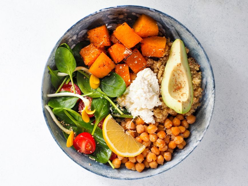Buddha bowl vegano de garbanzos y tahini