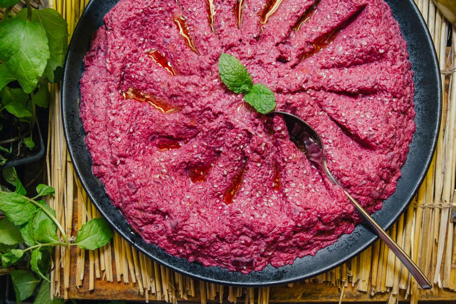 Hummus casero de remolacha