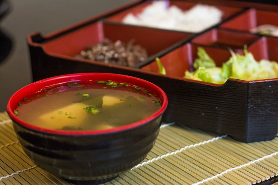 Sopa de miso con tofu y verduras